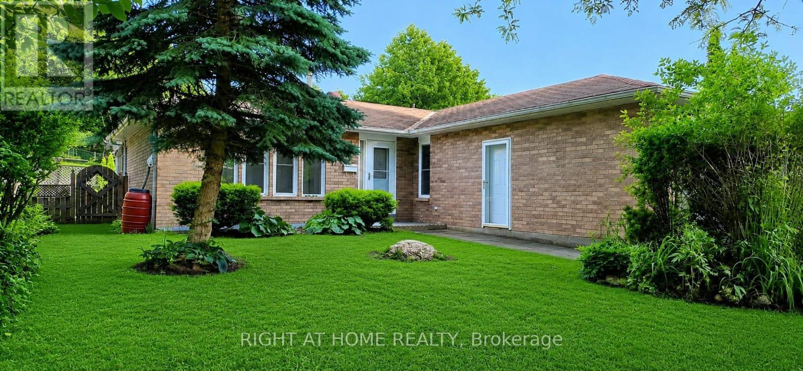 941 Victoria Street Property Photo 5