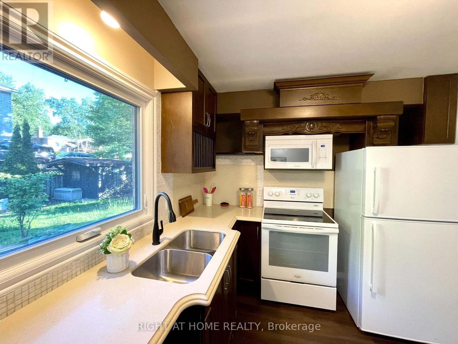 941 Victoria Street Property Photo 8