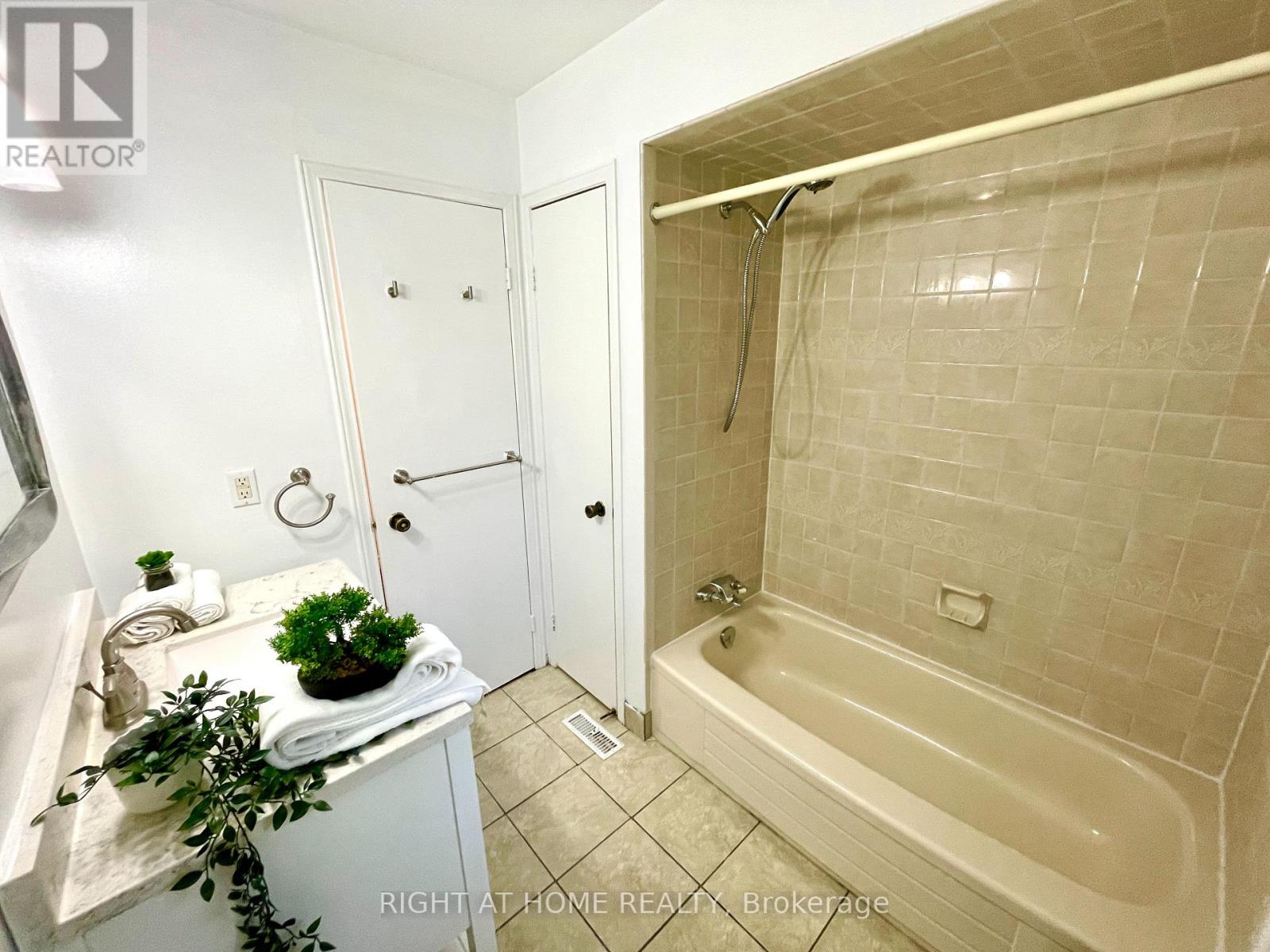941 Victoria Street Property Photo 18