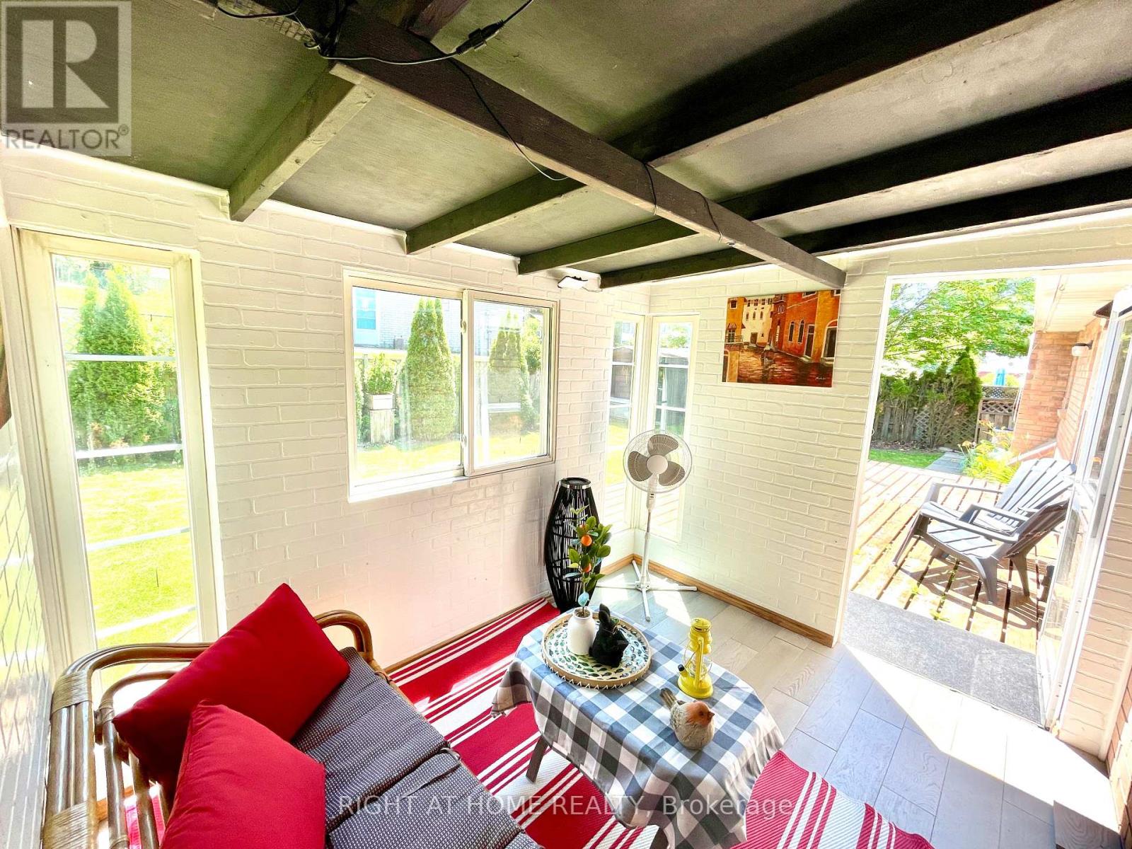 941 Victoria Street Property Photo 25