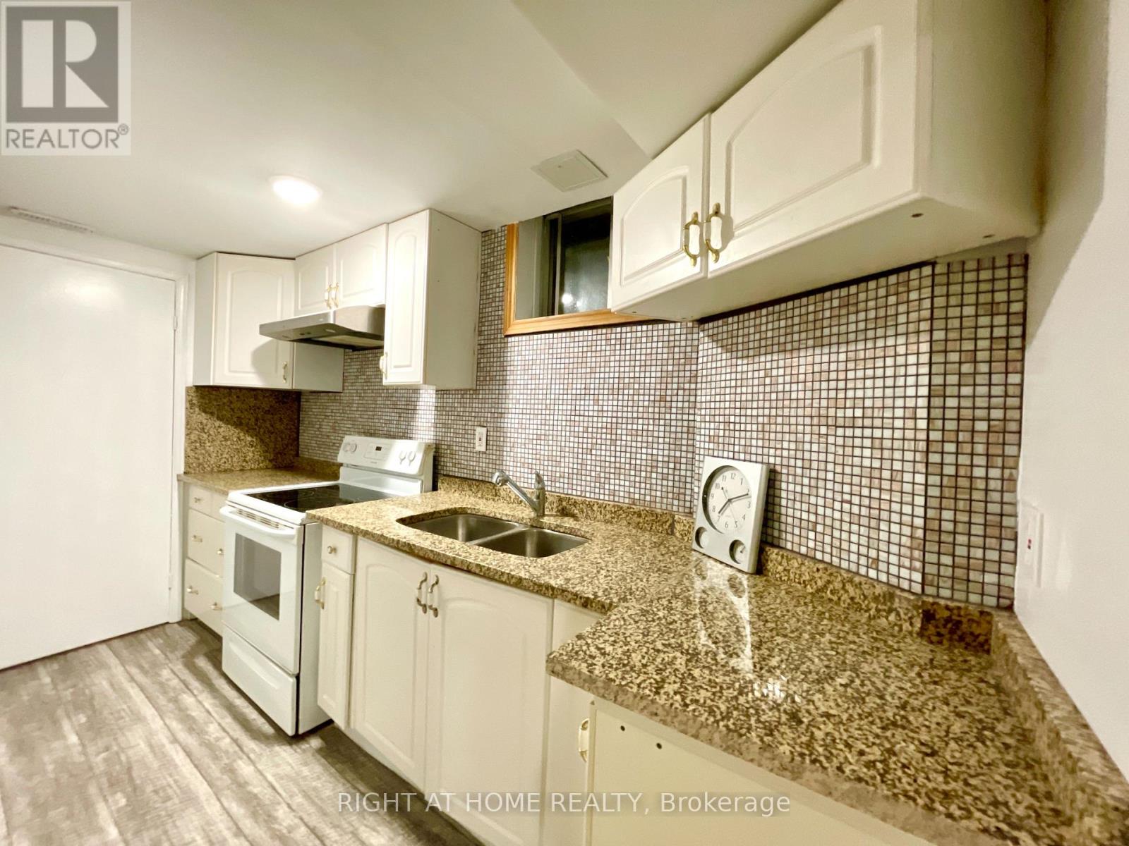941 Victoria Street Property Photo 31