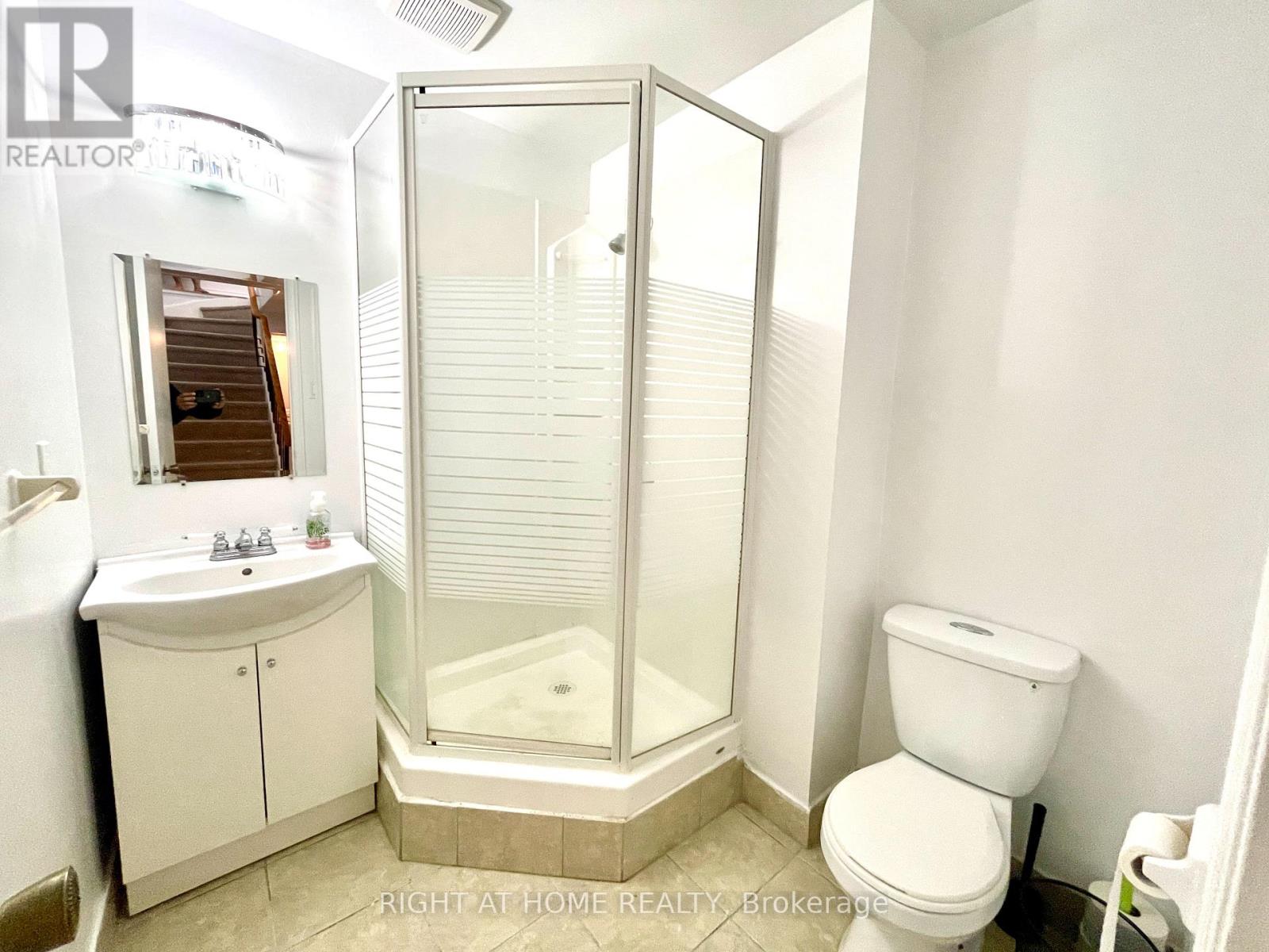 941 Victoria Street Property Photo 35