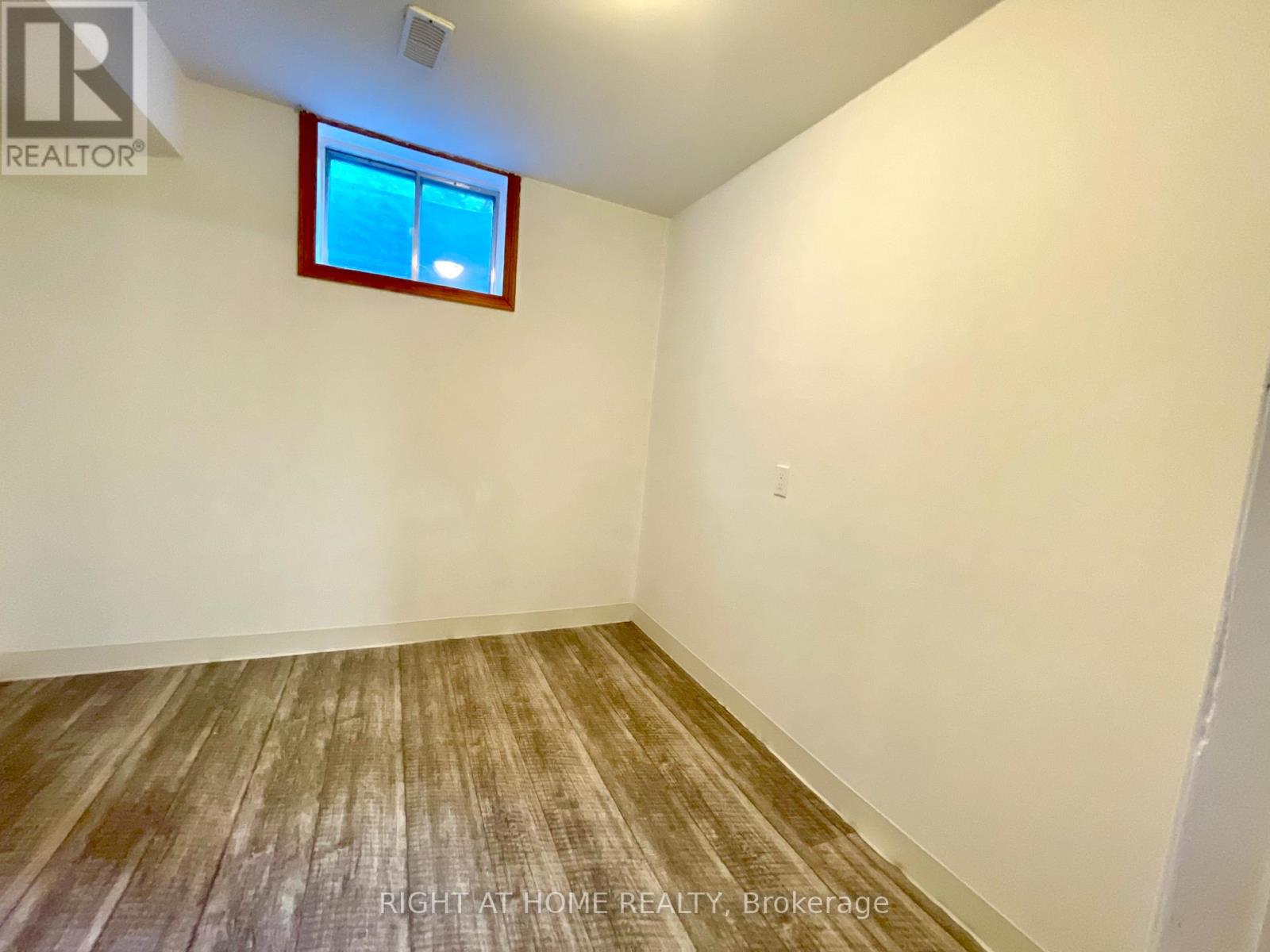 941 Victoria Street Property Photo 39