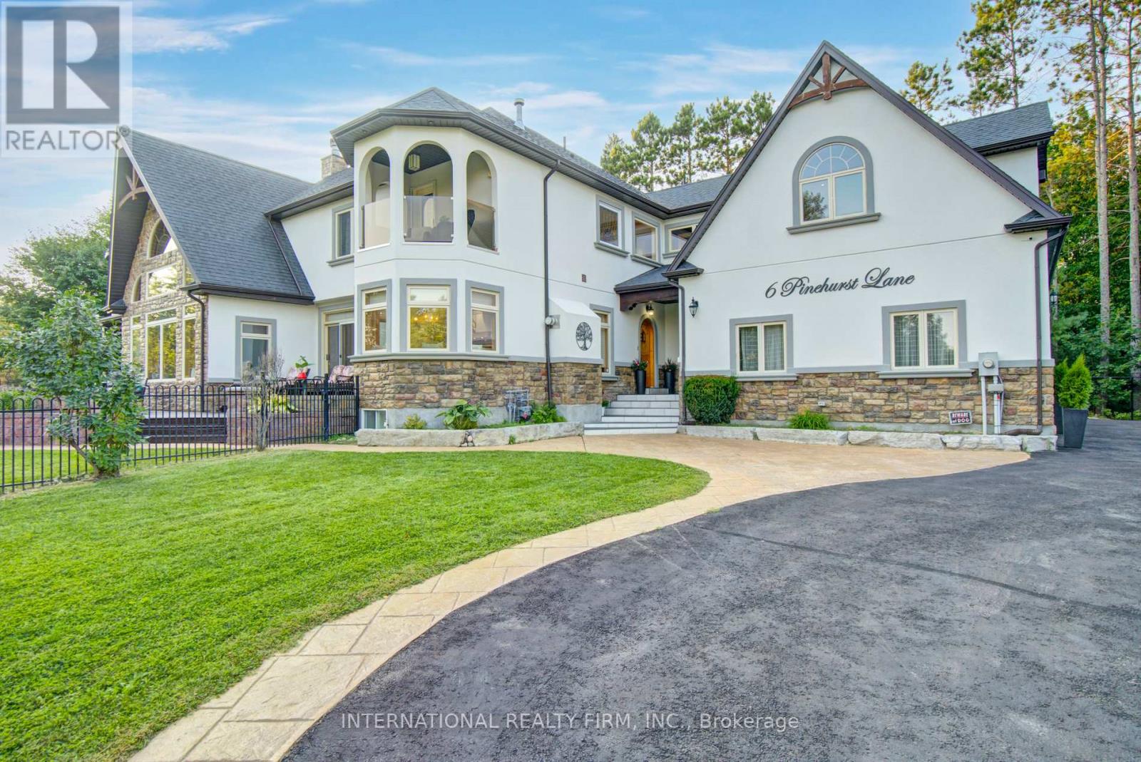 6 Pinehurst Lane Property Photo 2