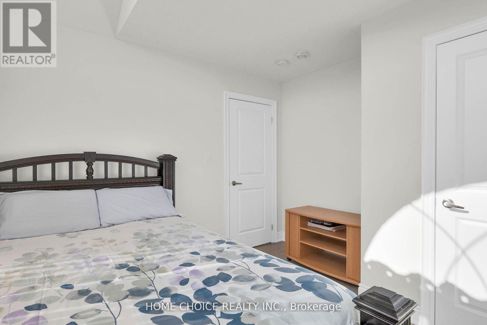 22 Ludlow Drive E Property Photo 24