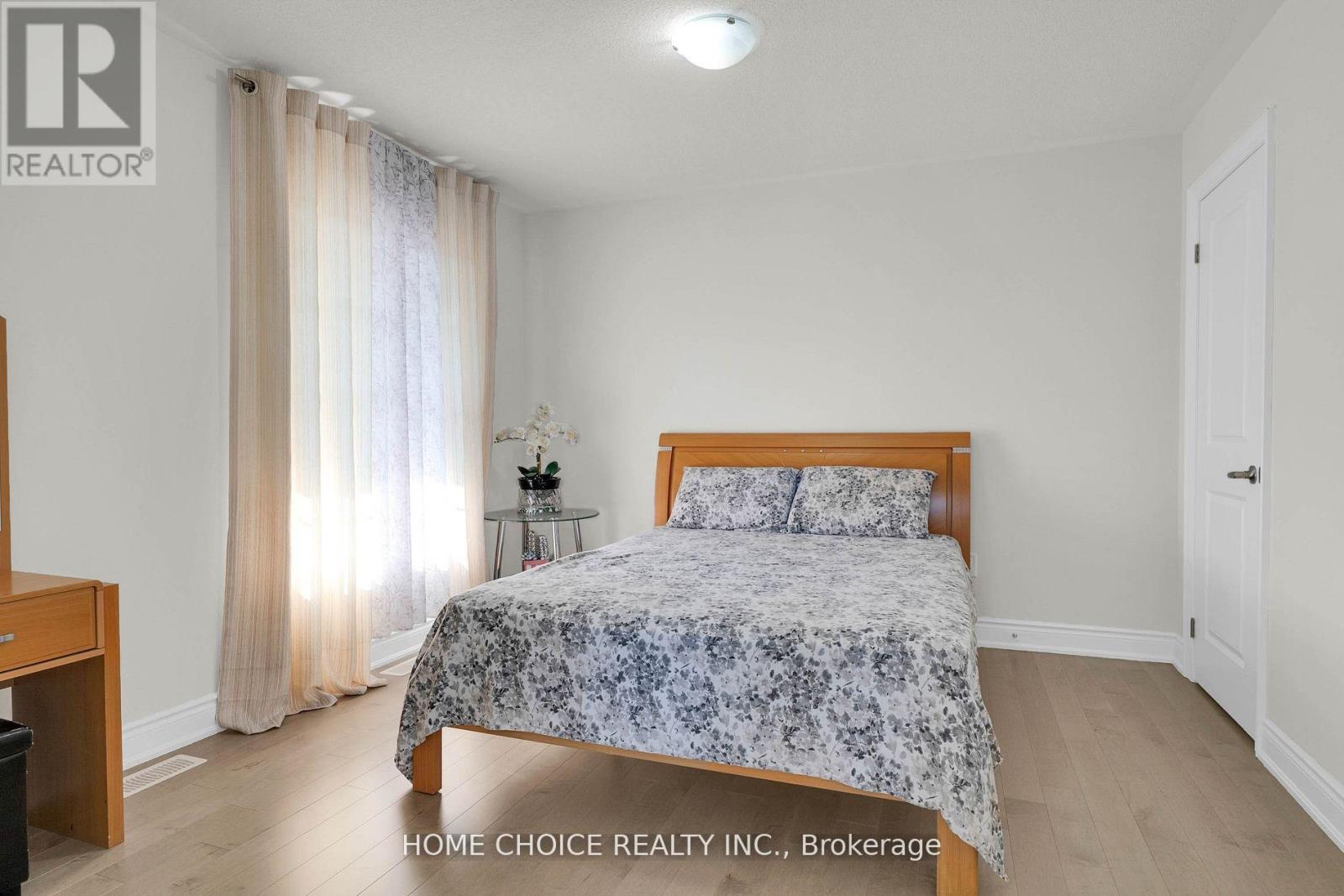 22 Ludlow Drive E Property Photo 27