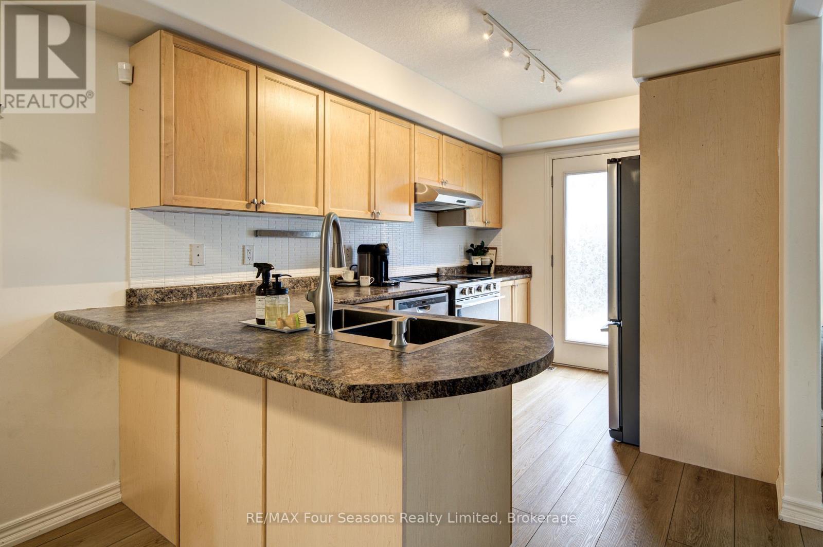 60 Barr Street Property Photo 10