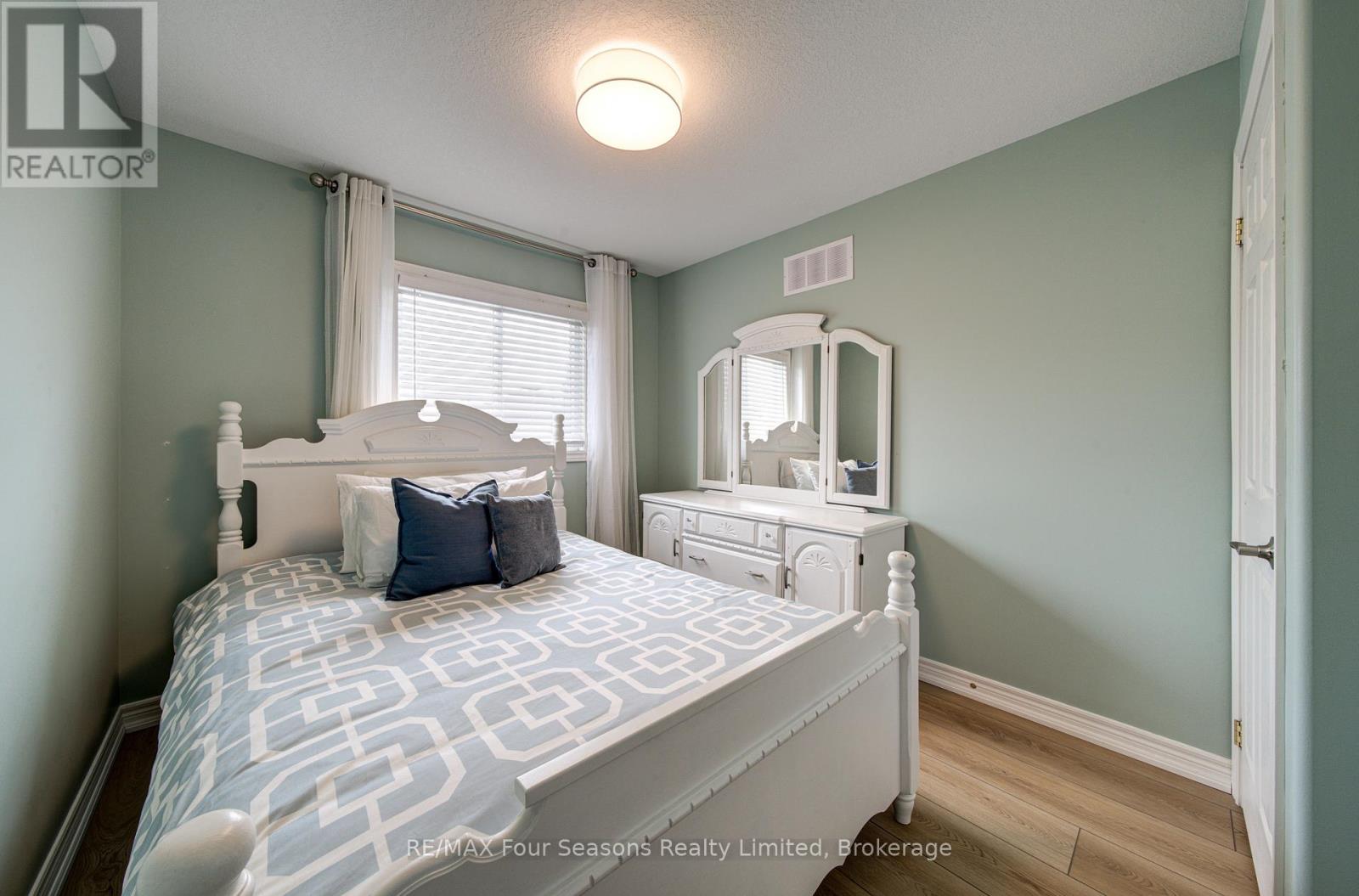 60 Barr Street Property Photo 32