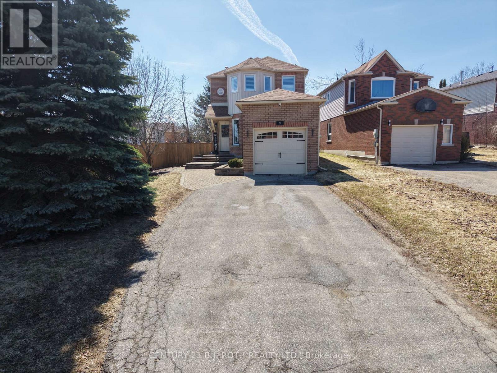 9 Laidlaw Drive N Property Photo 1