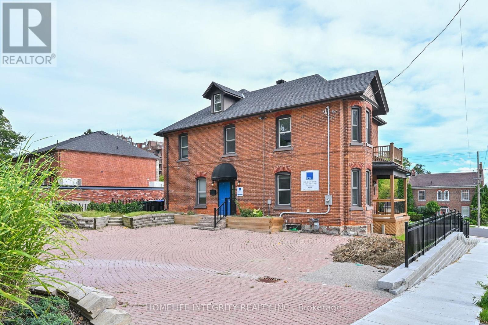 25 Berczy Street Property Photo 3