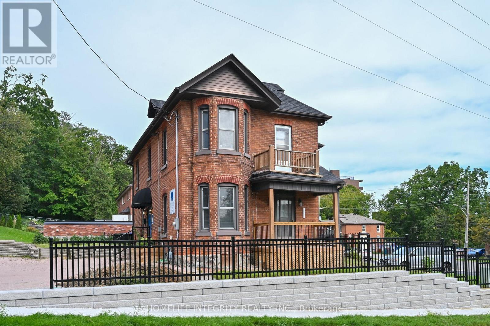 25 Berczy Street Property Photo 2