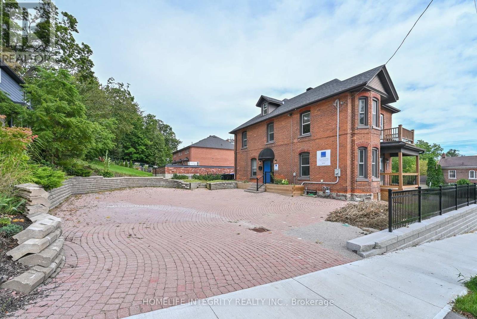 25 Berczy Street Property Photo 3