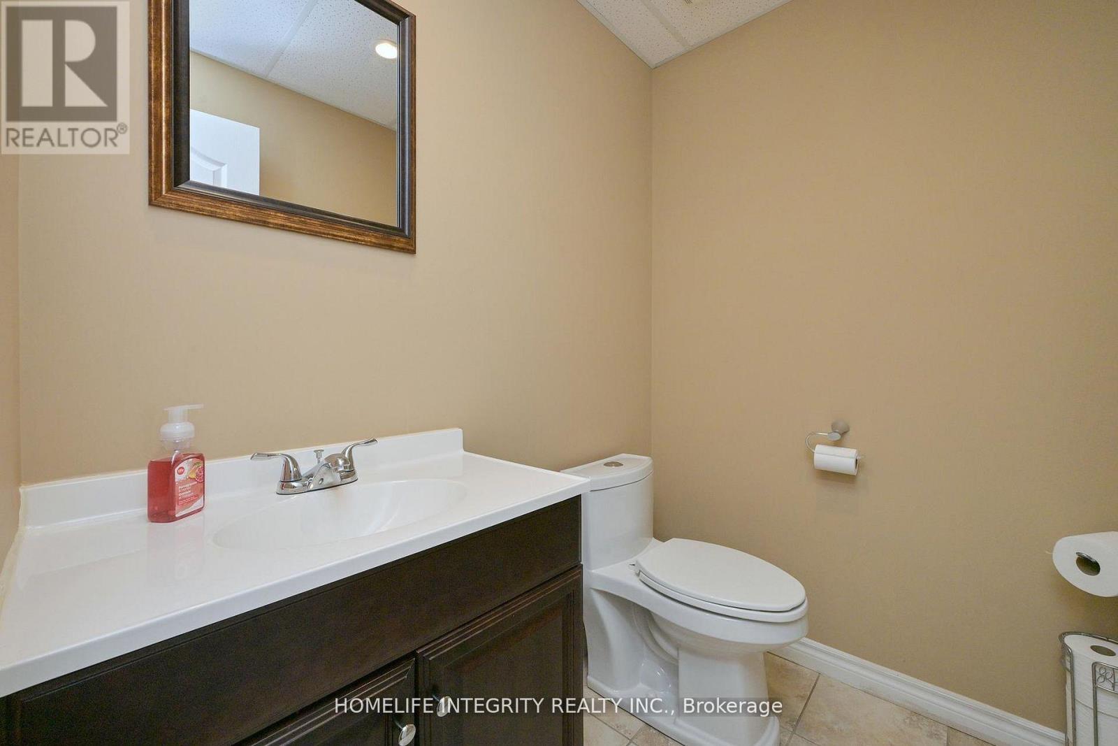 25 Berczy Street Property Photo 12