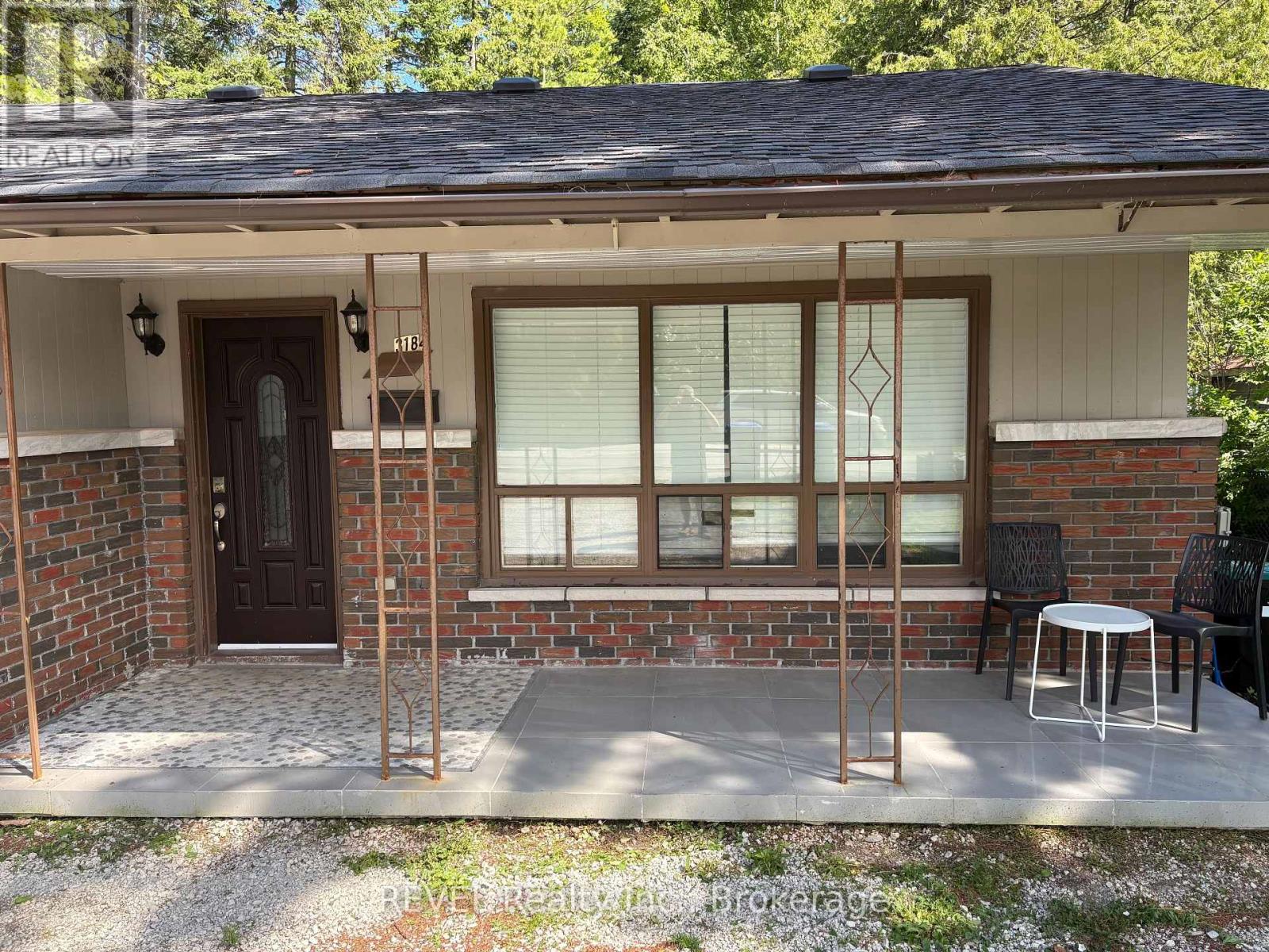 3184 Mosley Street Property Photo 3