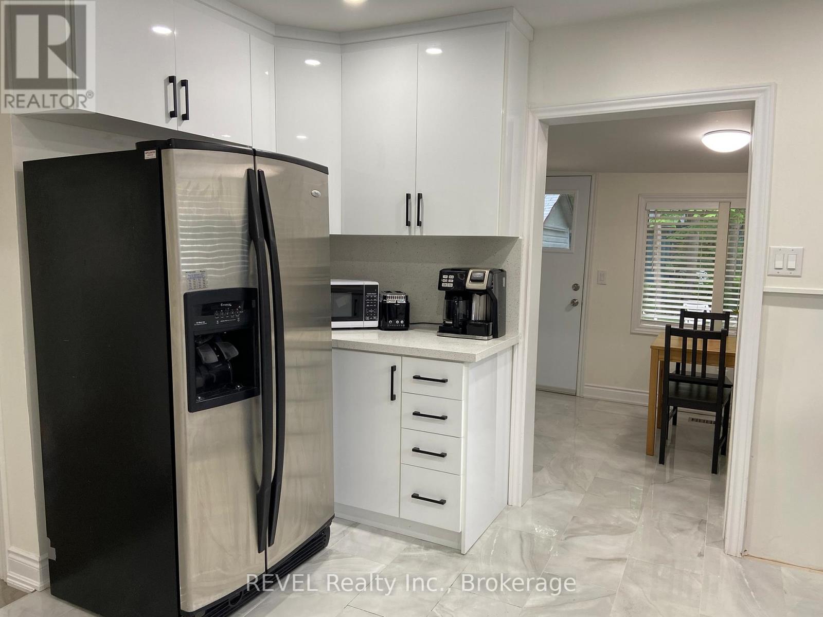 3184 Mosley Street Property Photo 11