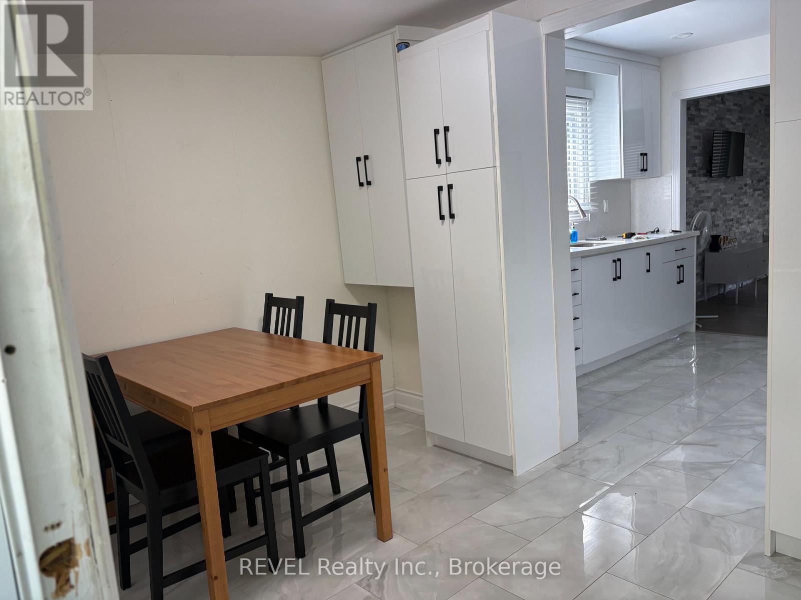3184 Mosley Street Property Photo 12