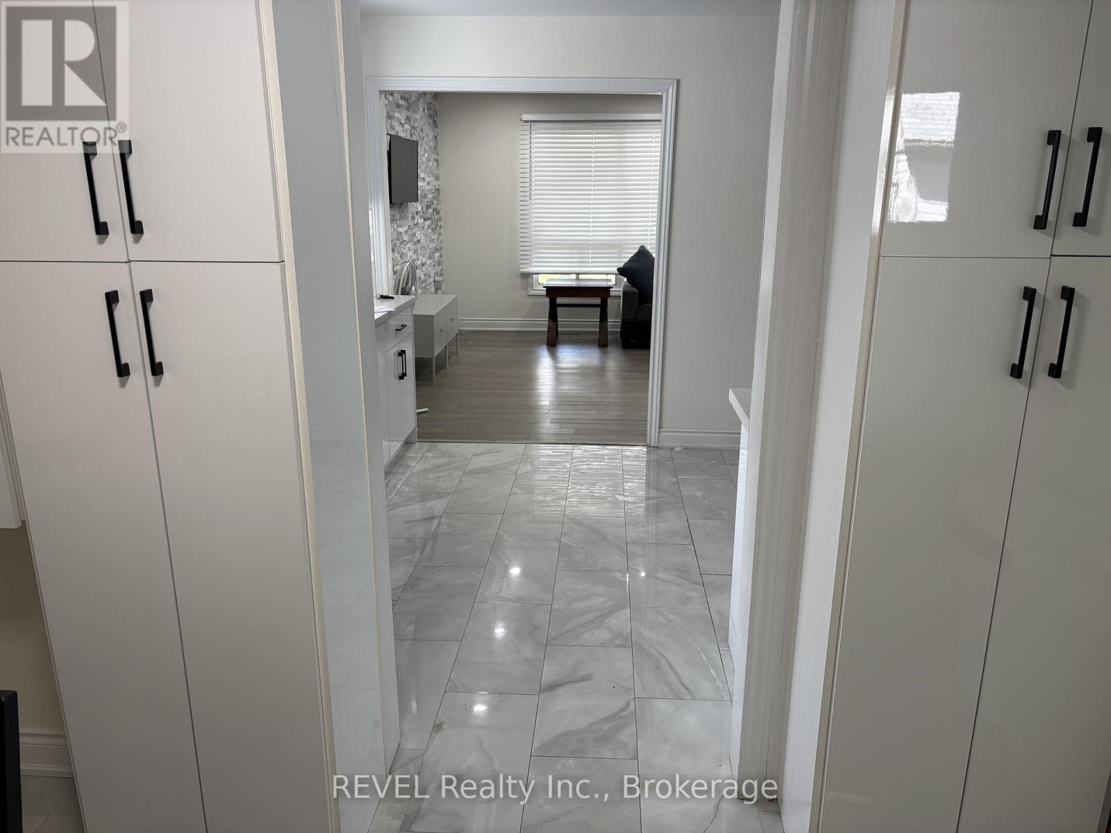 3184 Mosley Street Property Photo 14