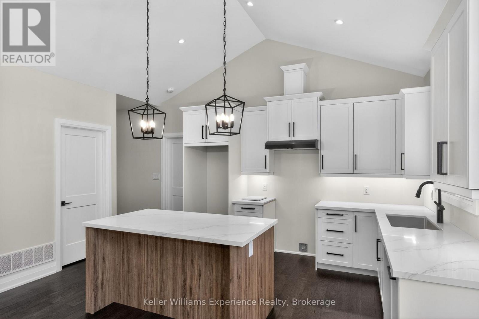 62 Rue Vanier Property Photo 4