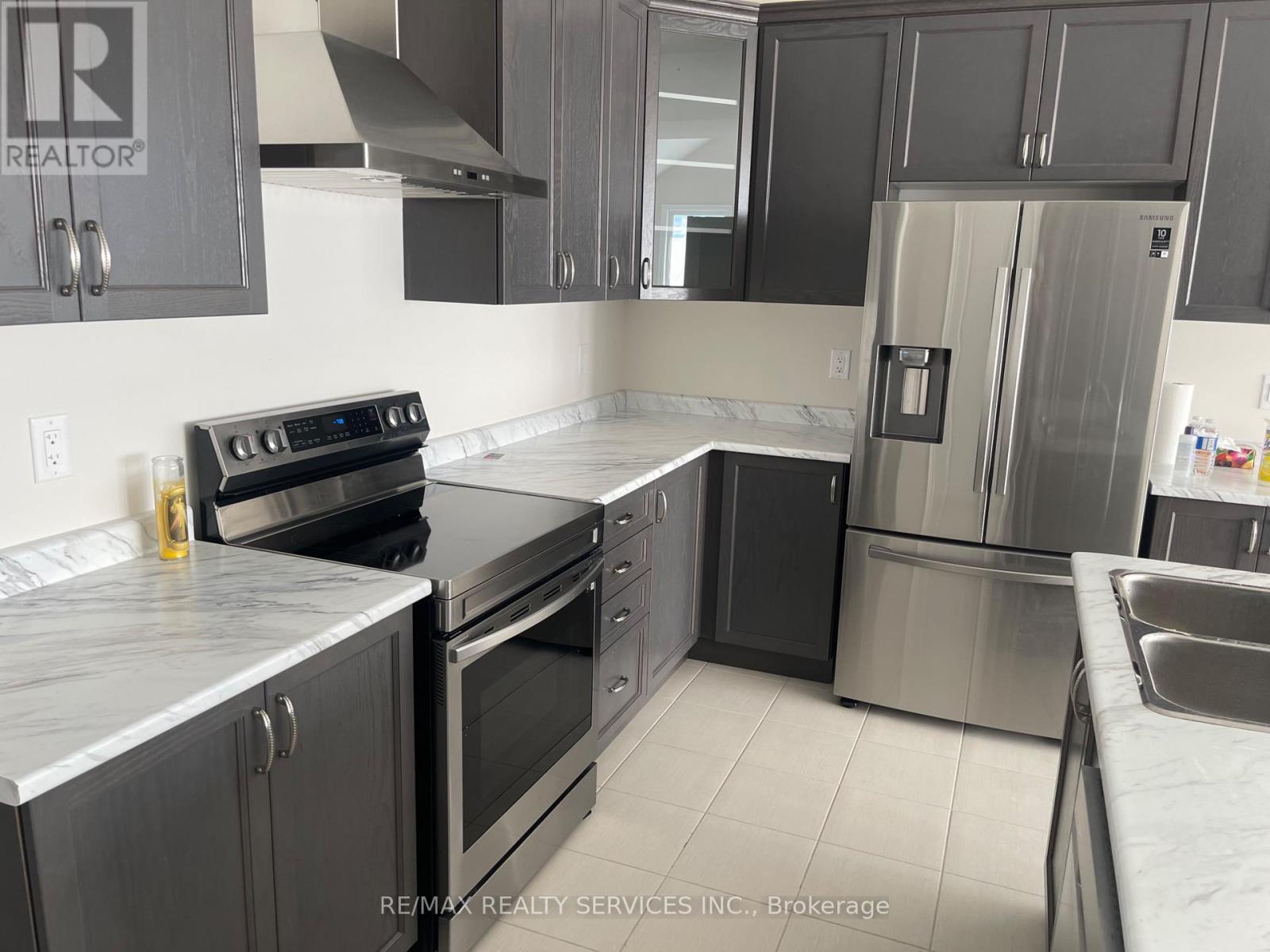 3076 Orion Boulevard Property Photo 9