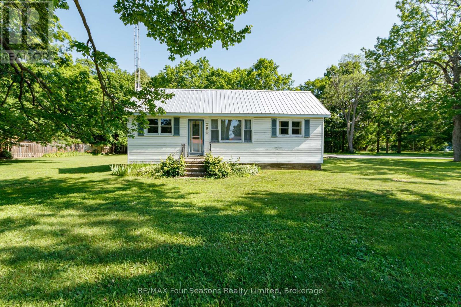 201 Sunnidale Street Property Photo 3