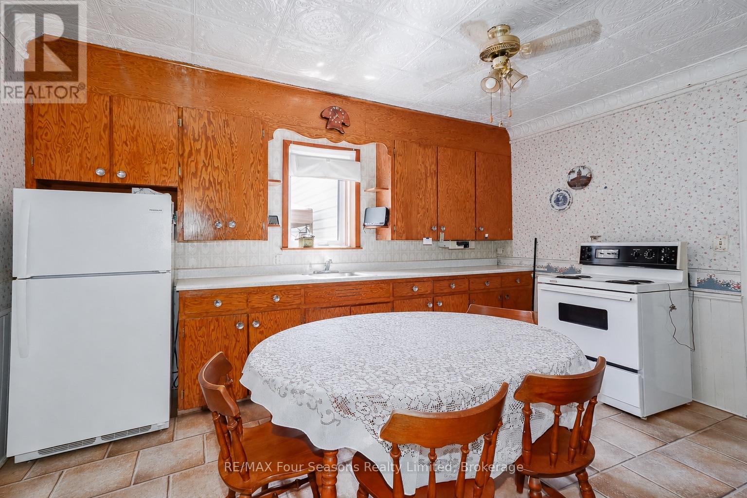 201 Sunnidale Street Property Photo 12