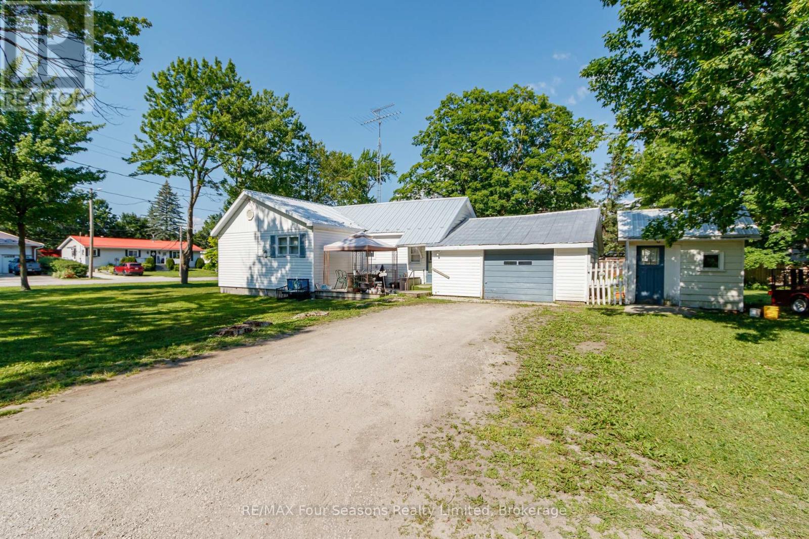 201 Sunnidale Street Property Photo 22