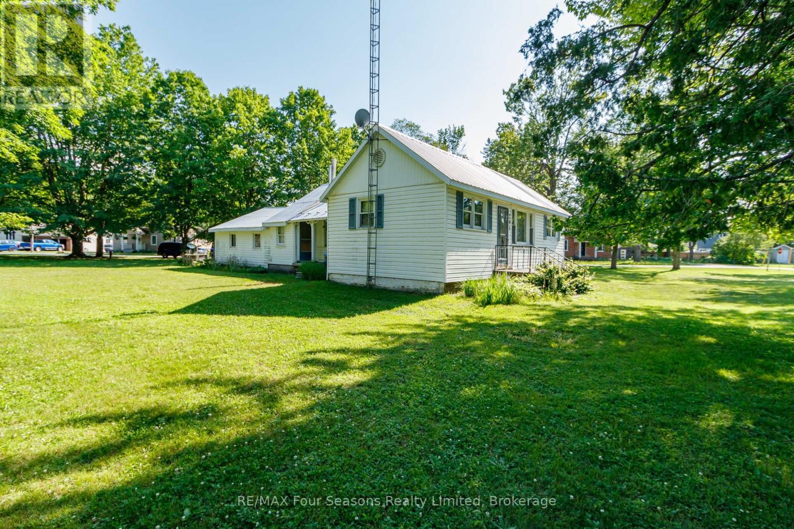 201 Sunnidale Street Property Photo 27