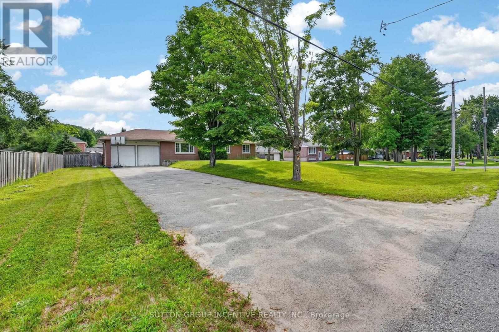 1209 St Vincent Street N Property Photo 4