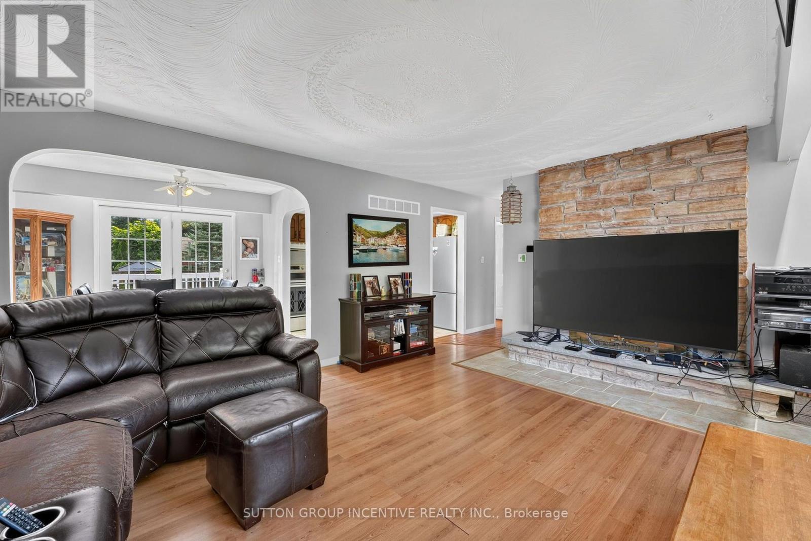 1209 St Vincent Street N Property Photo 18