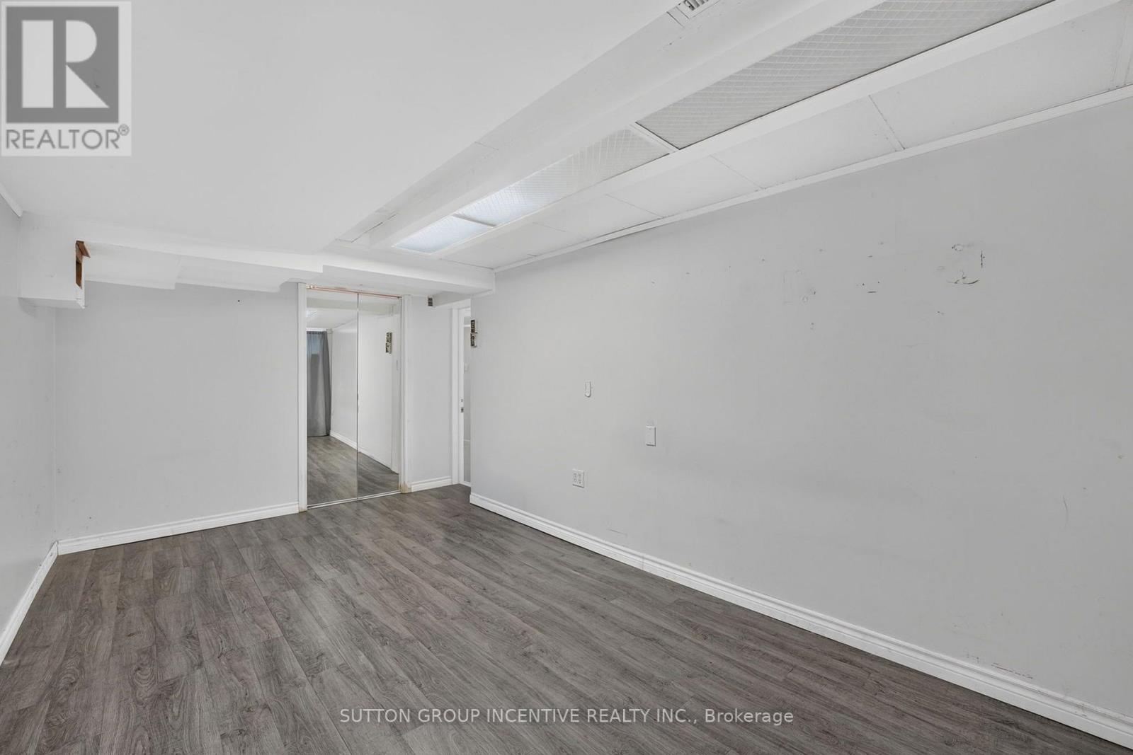 1209 St Vincent Street N Property Photo 28