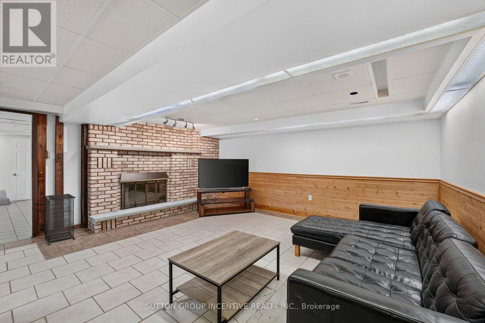 1209 St Vincent Street N Property Photo 31