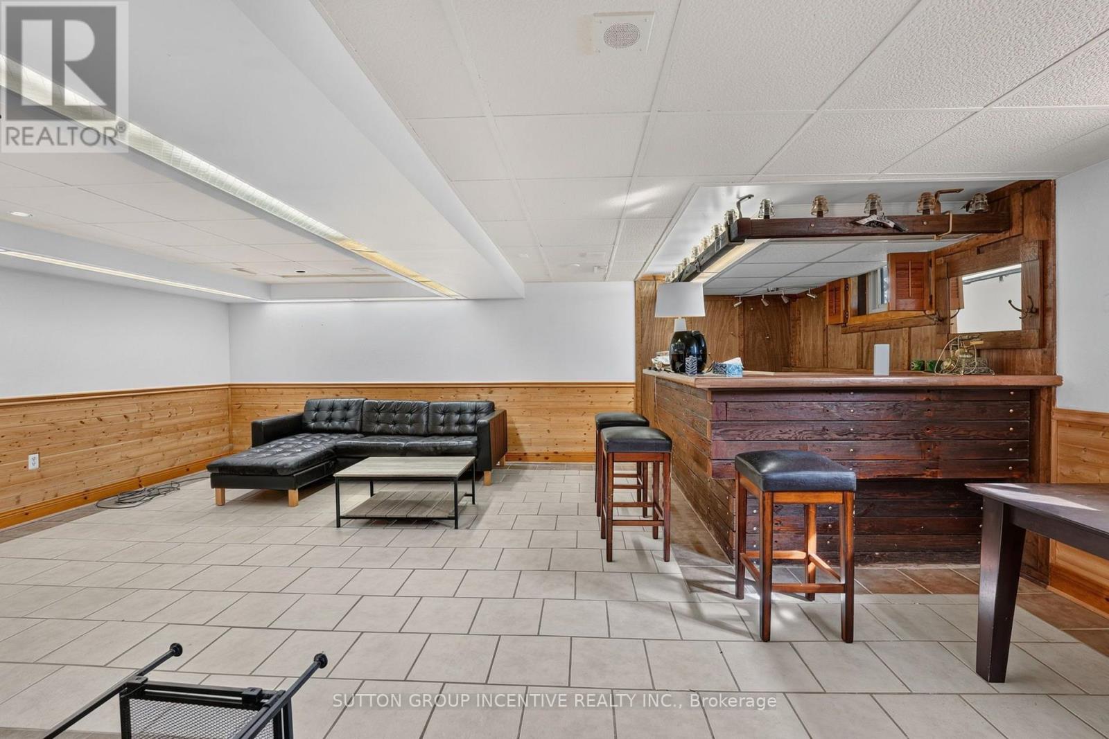 1209 St Vincent Street N Property Photo 32