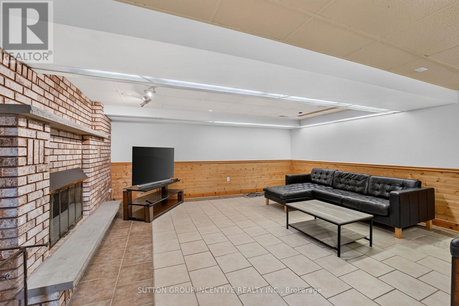 1209 St Vincent Street N Property Photo 33