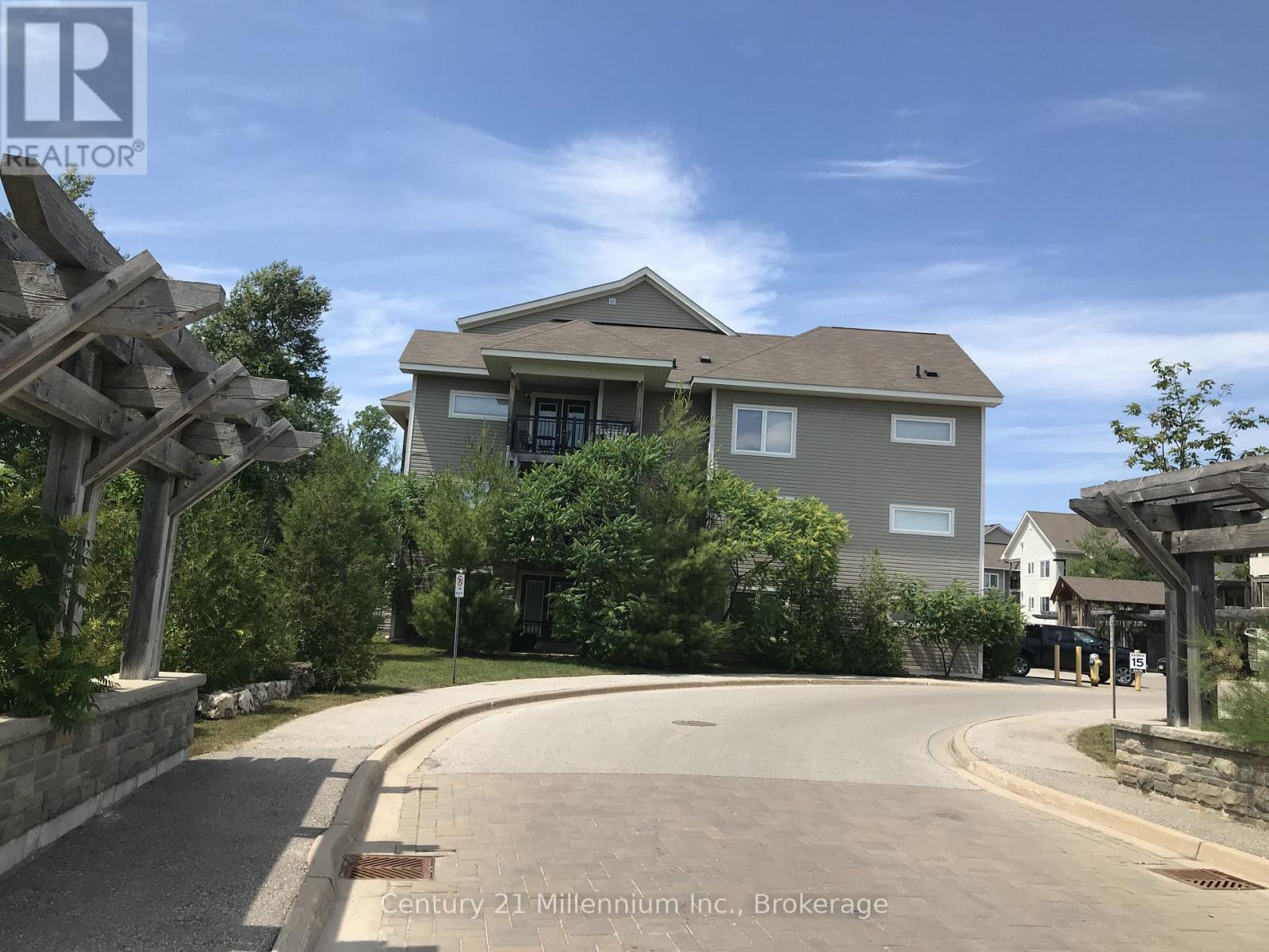 301 - 2 BRANDY LANE DRIVE Property Photo 1