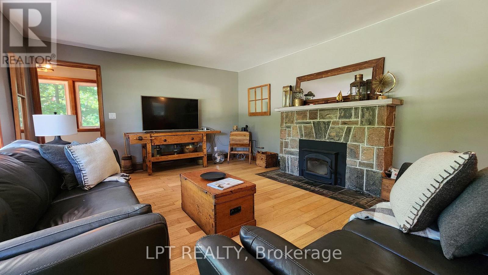 1644 Ridge Road E Property Photo 3