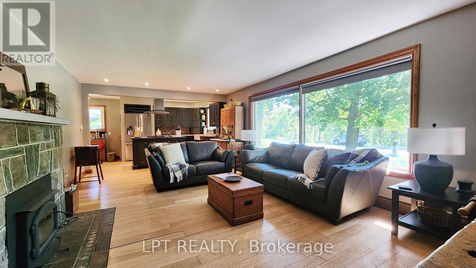 1644 Ridge Road E Property Photo 4