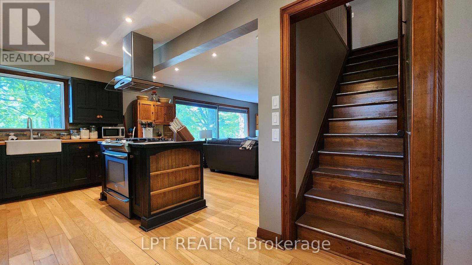 1644 Ridge Road E Property Photo 11