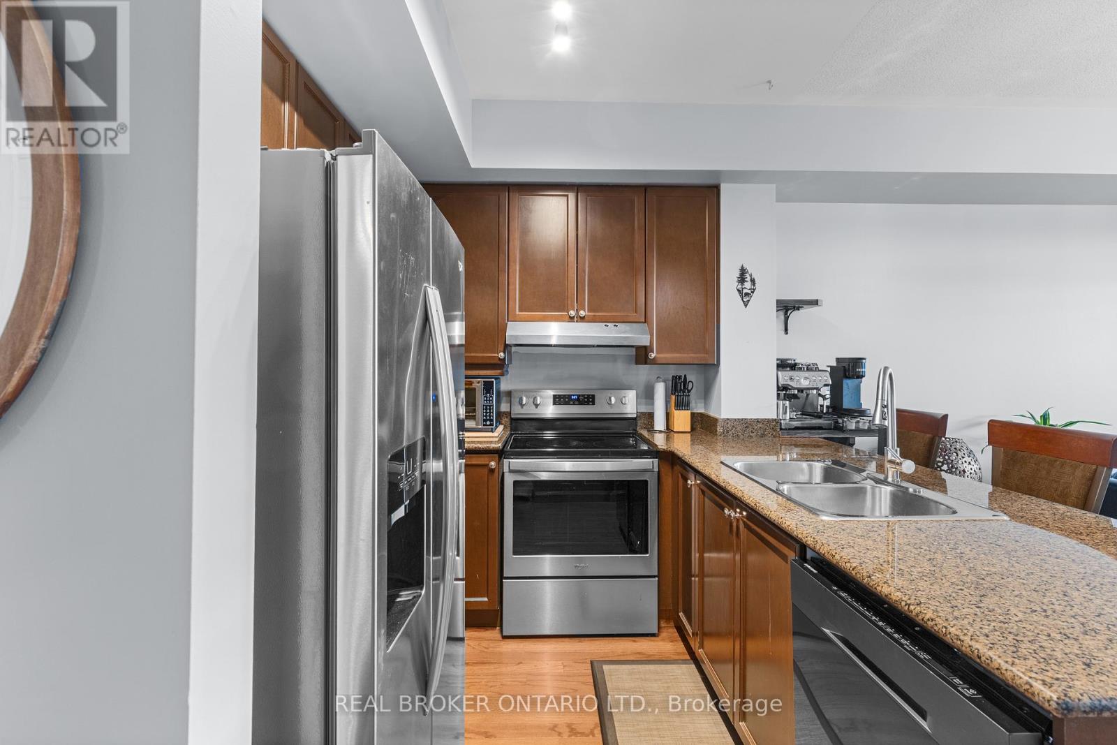 302 - 1 Shipyard Lane Property Photo 3
