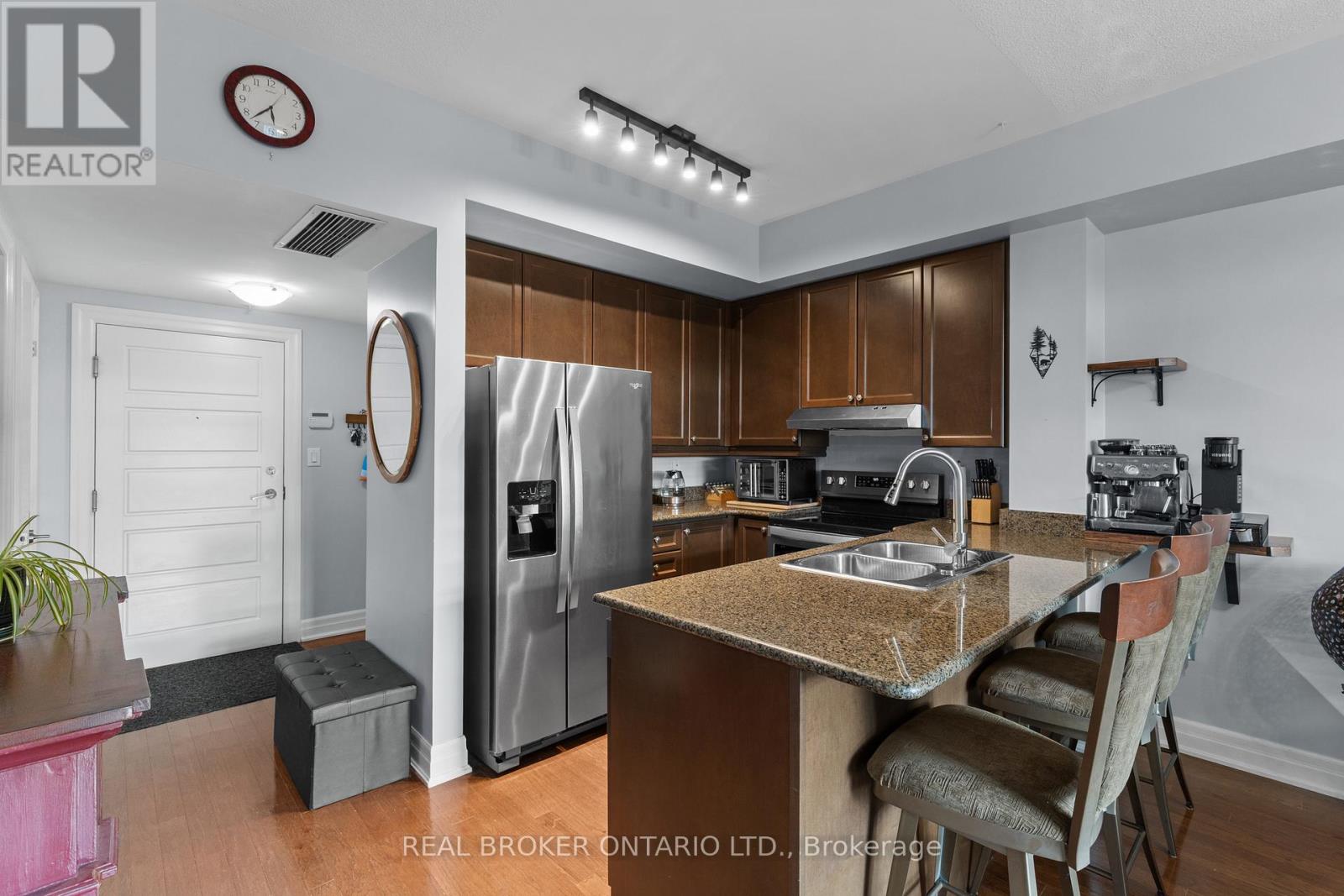302 - 1 Shipyard Lane Property Photo 4