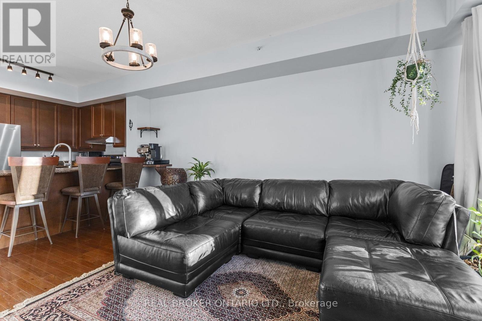 302 - 1 Shipyard Lane Property Photo 9