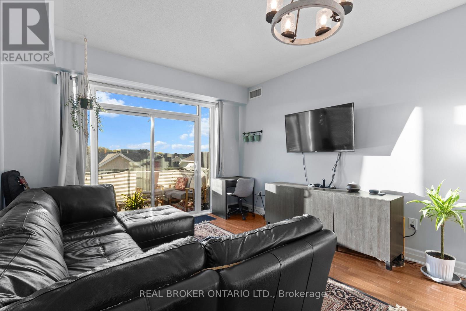 302 - 1 Shipyard Lane Property Photo 10