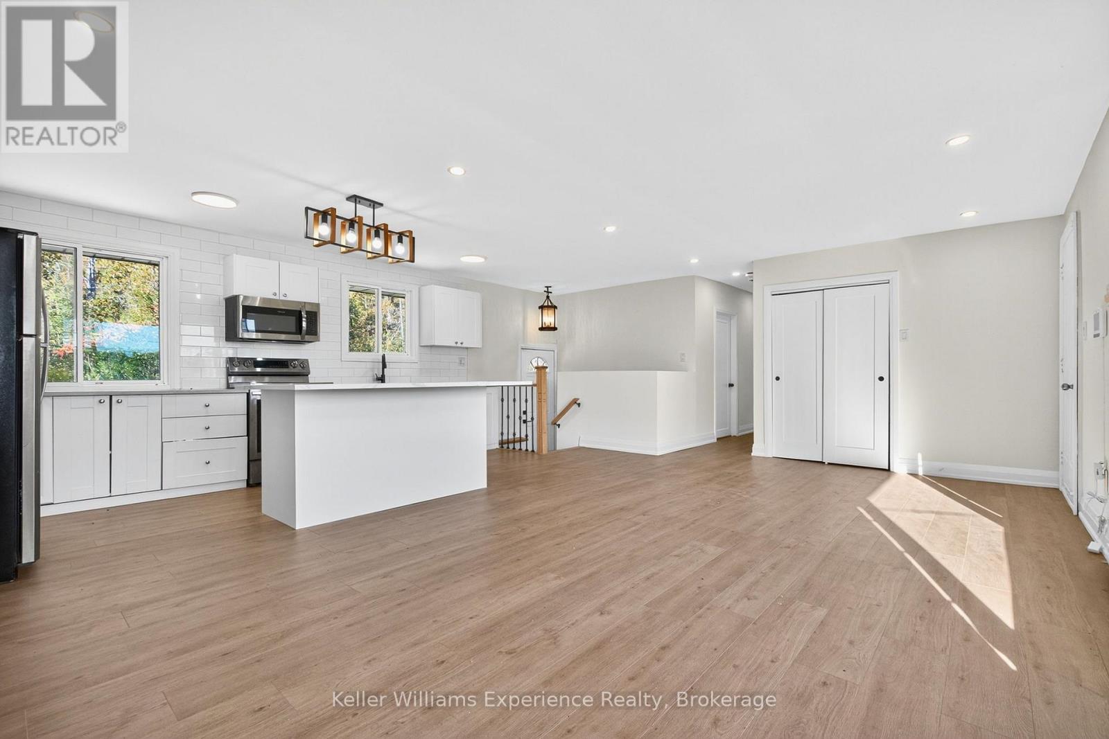 556 Champlain Road Property Photo 9