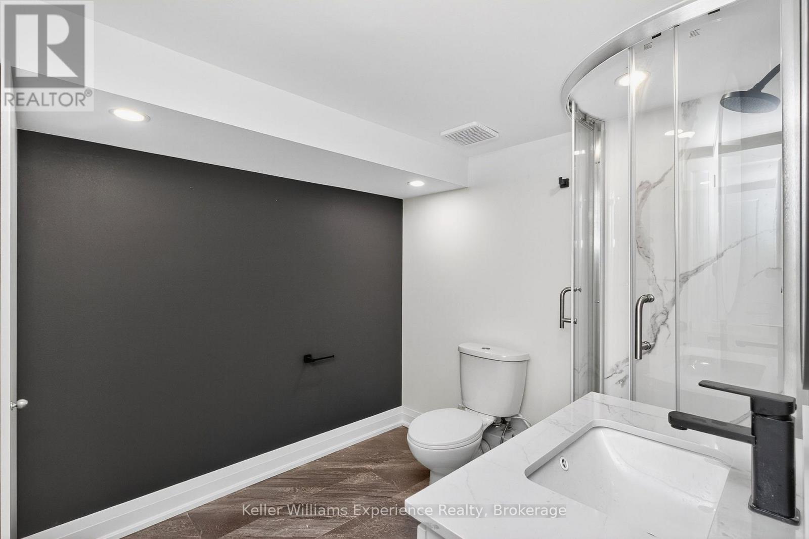 556 Champlain Road Property Photo 28