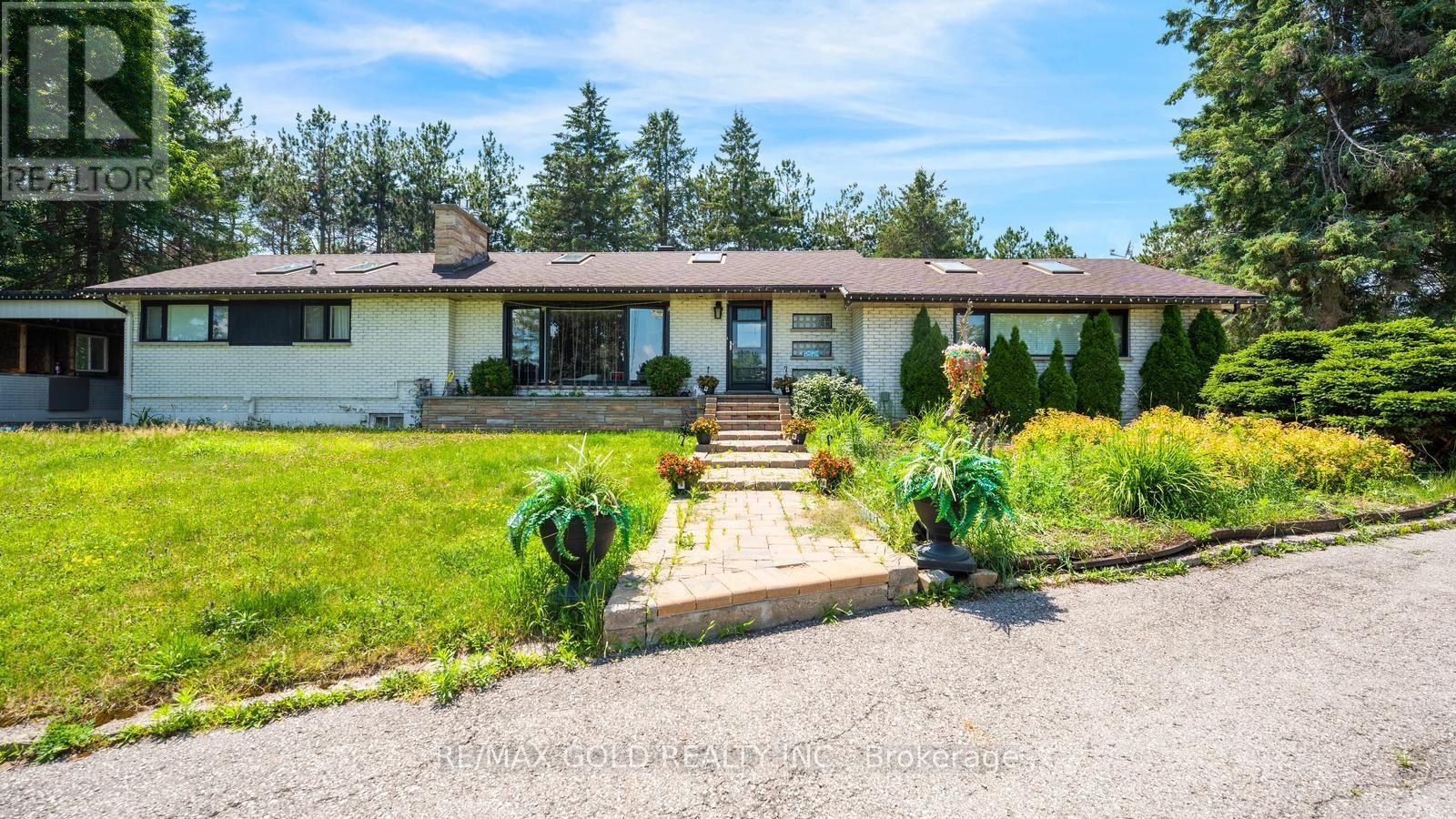 4680 Penetanguishene Road Property Photo 1