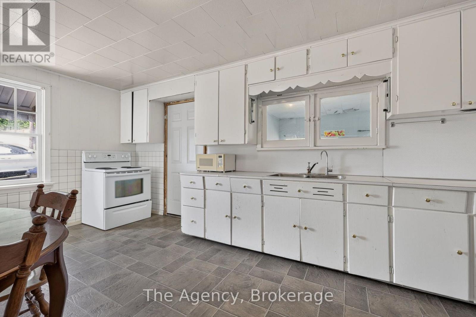 11401 Highway 12 Property Photo 6
