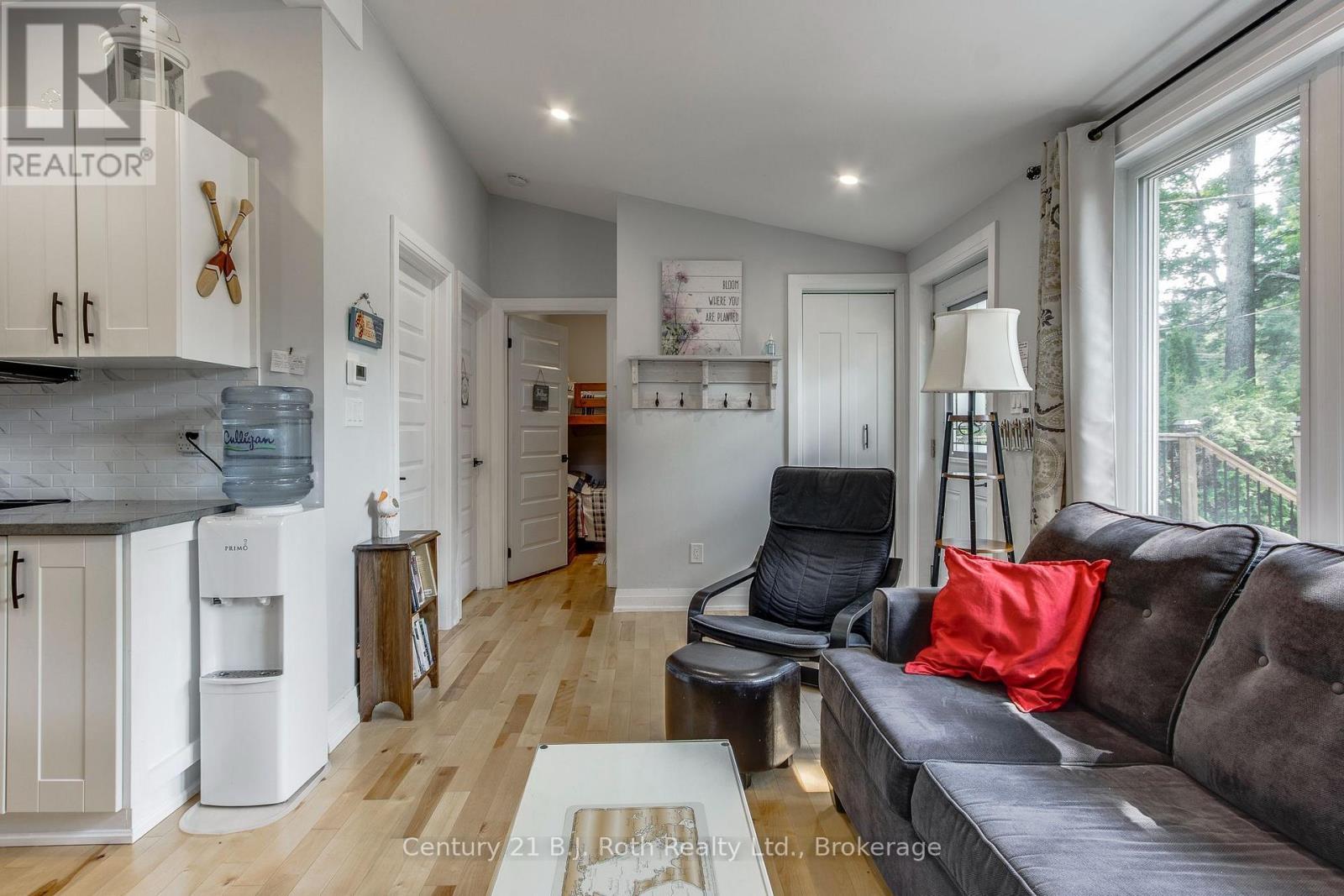 8 Arbor Road Property Photo 5