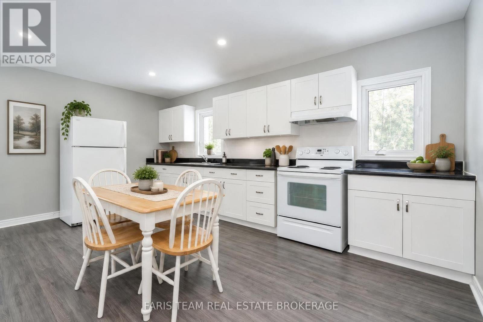 3554 John Street Property Photo 5