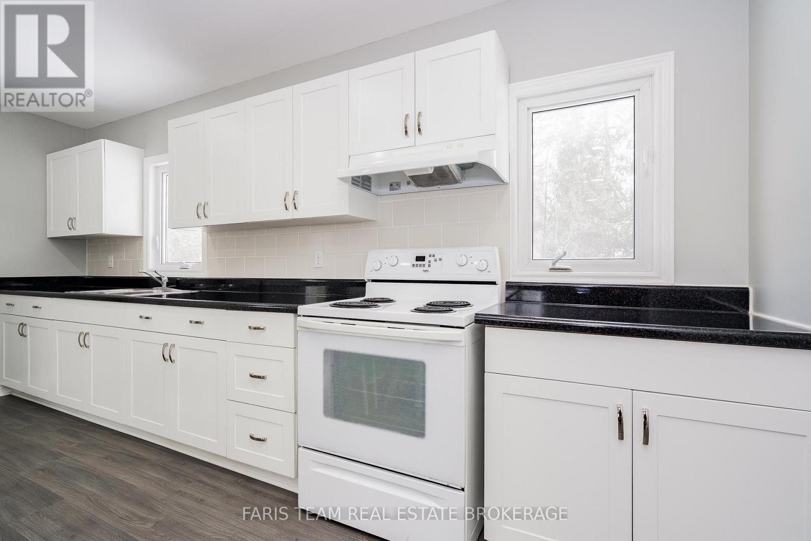 3554 John Street Property Photo 8