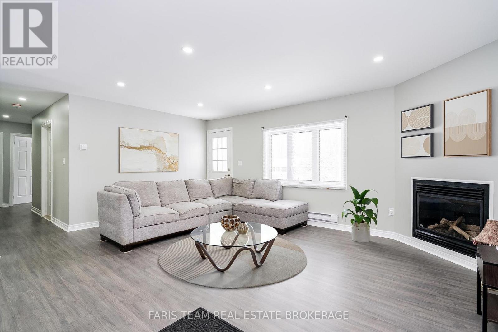3554 John Street Property Photo 12