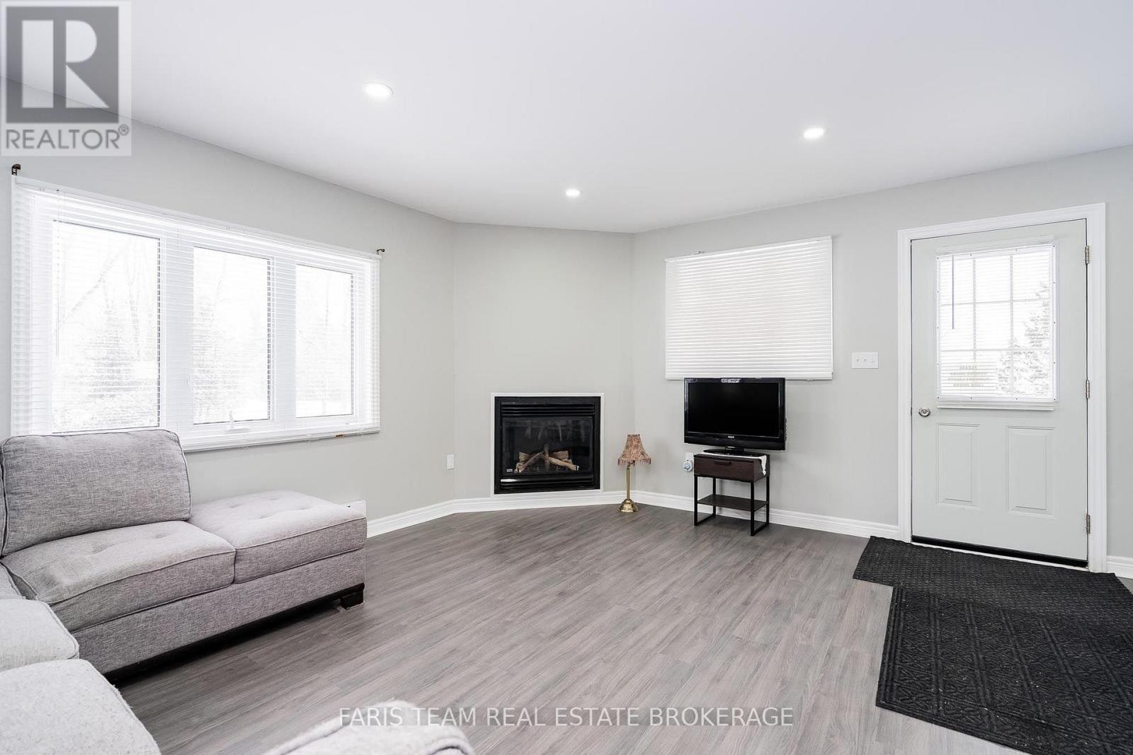 3554 John Street Property Photo 13